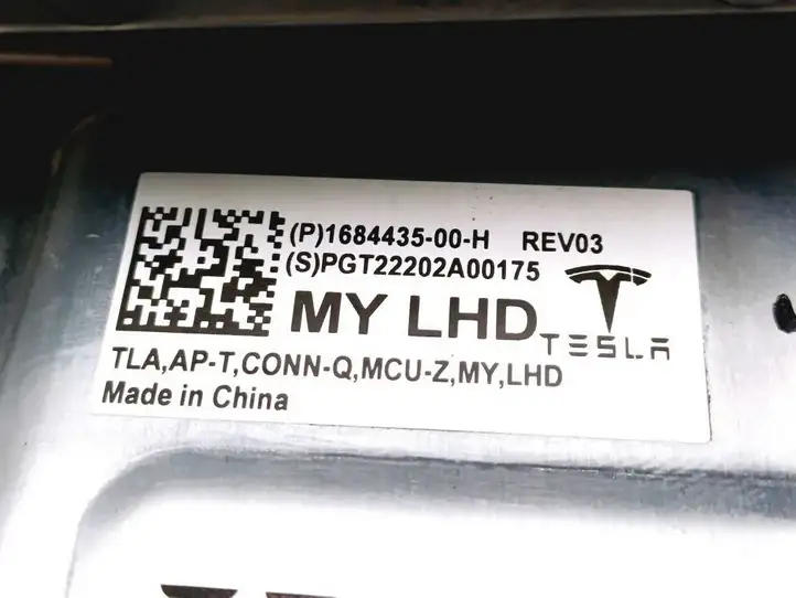 Tesla Model Y (2019 - 2024) 1684435-00-H Прочие блоки управления — фото 4
