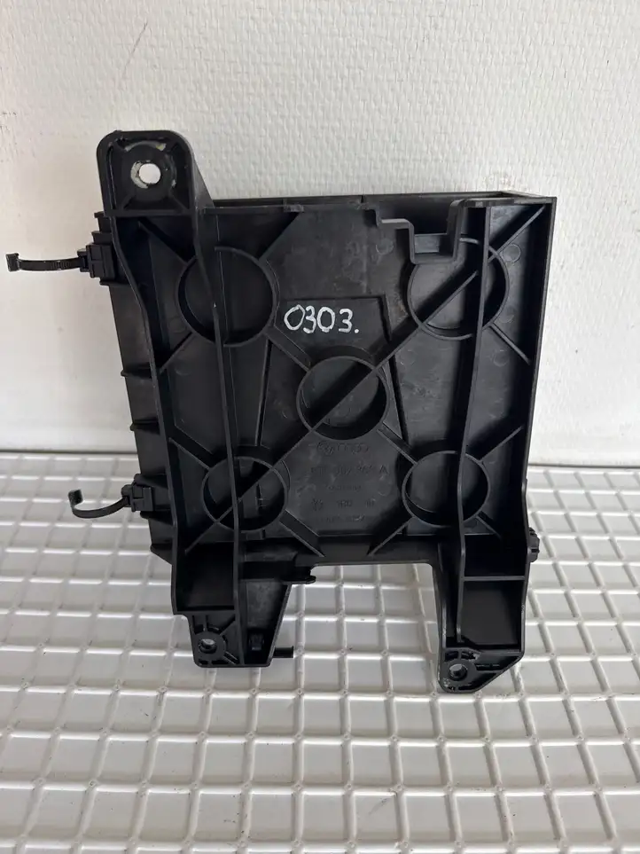 Audi A4 S4 B8 8K (2007 - 2011) 8T0907368A Кронштейн GPS-навигатора — фото 6