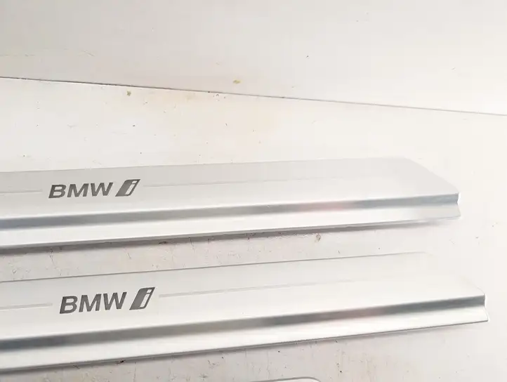 BMW 7 G70 5A1E015 Внутренняя обшивка порога (комплект) — фото 7