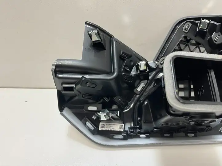 BMW X5 G05 (2018 - ) 9634828 Воздушная решетка панели — фото 3