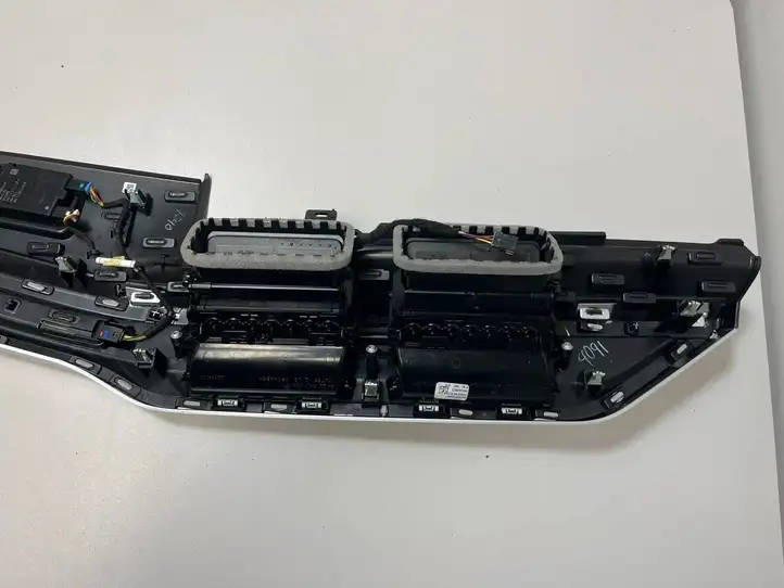 BMW X5 G05 (2018 - ) 9634828 Воздушная решетка панели — фото 12