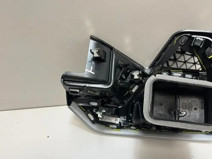 BMW X6 G06 (2019 - ) 5A01333 Воздушная решетка панели — фото 3