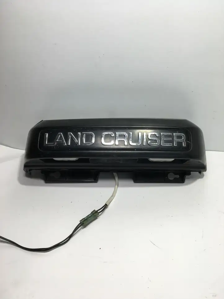 Toyota Land Cruiser (J120) (2002 - 2009) 8169660011 Центральный задний фонарь (бленда) — фото 1