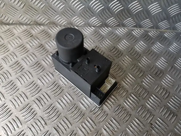 Audi A3/S3 8L (1996 - 2000) 8L0862257G Вакуумный насос центрального замка — фото 1