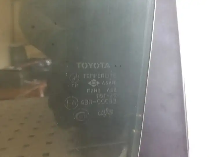 Toyota RAV 4 (XA20) (2000 - 2005) Стекло задней двери — фото 2