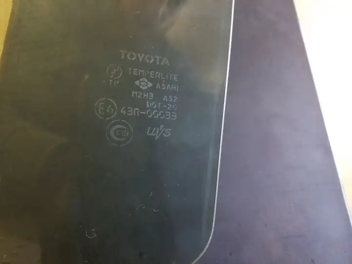 Toyota RAV 4 (XA20) (2000 - 2005) Стекло задней двери — фото 2