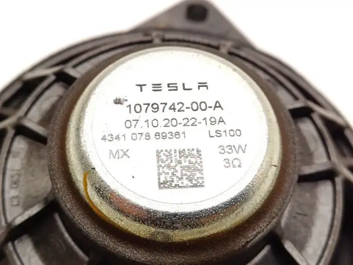 Tesla Model 3 (2017 - 2023) 1079742-00-A Динамик панели приборов — фото 2