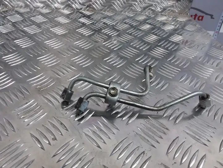 Toyota RAV 4 (XA30) (2006 - 2016) Трубка подачи топлива в форсунки — фото 1