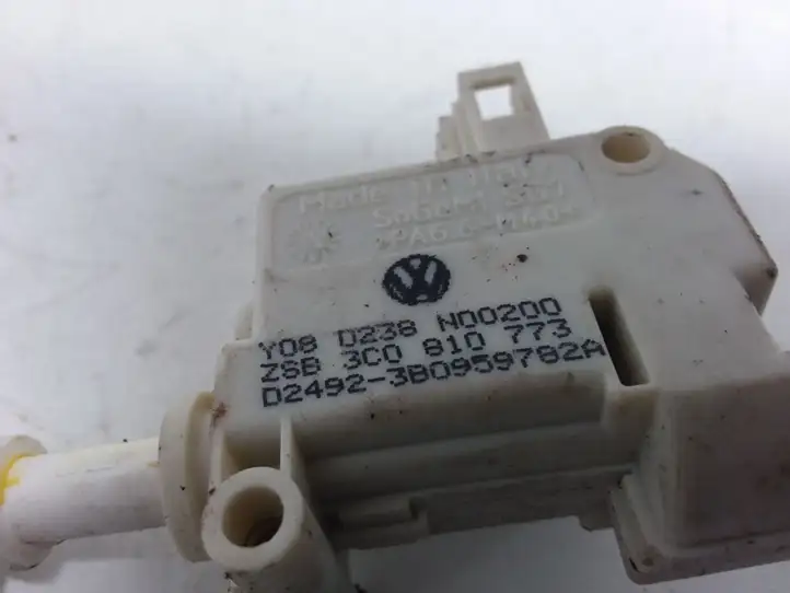 Volkswagen PASSAT B6 (2005 - 2010) 3C0810773 Замок крышки топливного бака — фото 3