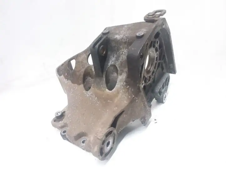 Opel Vectra C (2002 - 2005) 55187918 Кронштейн топливного насоса — фото 4