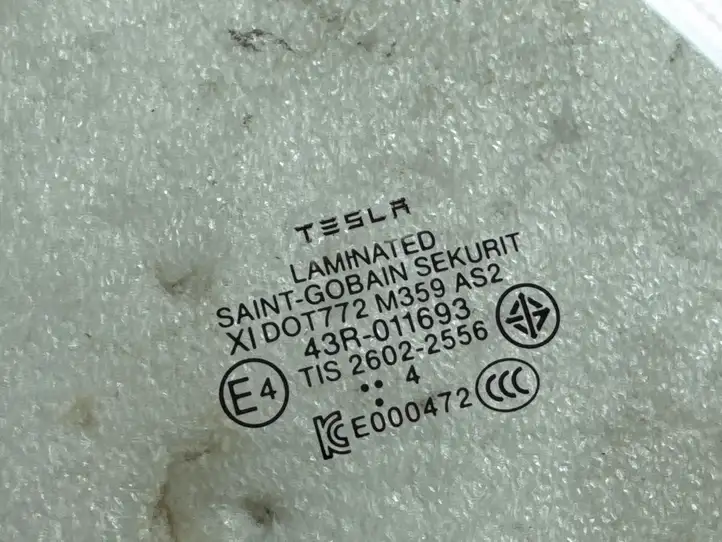 Tesla Model Y (2019 - 2024) 43R011693 Стекло передней двери — фото 6