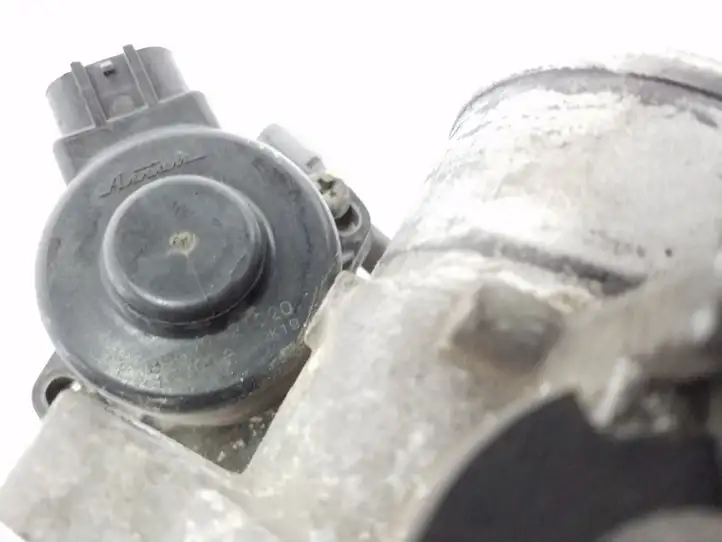 Toyota Avensis Verso (2001 - 2004) 8967221020 Дроссельная заслонка — фото 4