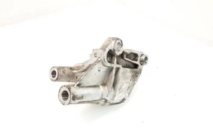 Suzuki Grand Vitara II (2005 - 2008) 8200193773 Кронштейн двигателя — фото 1
