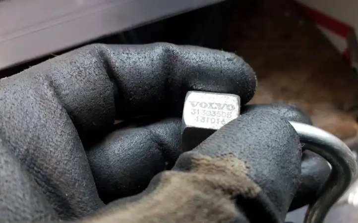 Volvo XC60 (2013 - 2017) 31303505 Трубка подачи топлива в форсунки — фото 4