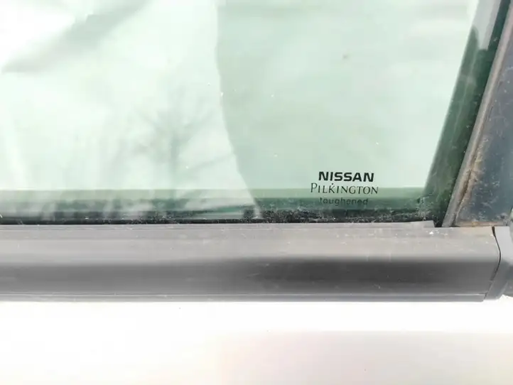 Nissan Almera N16 (2000 - 2010) Стекло задней двери — фото 2