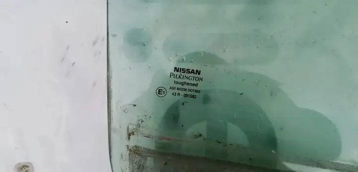 Nissan Almera N16 (2000 - 2010) Стекло задней двери — фото 2