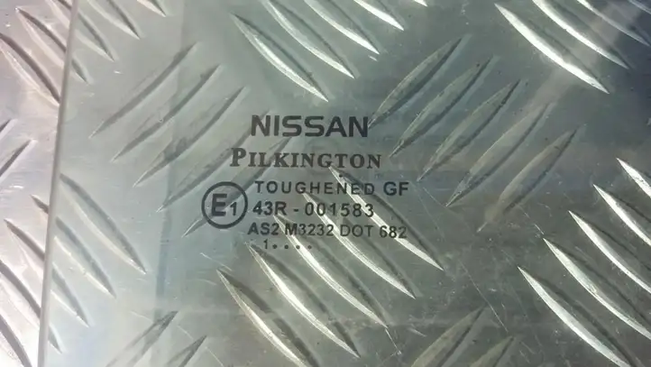 Nissan Note (E11) (2006 - 2014) Стекло задней двери — фото 2
