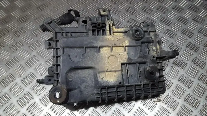 Opel Corsa D (2006 - 2010) 13235642 Крышка ящика аккумулятора — фото 2