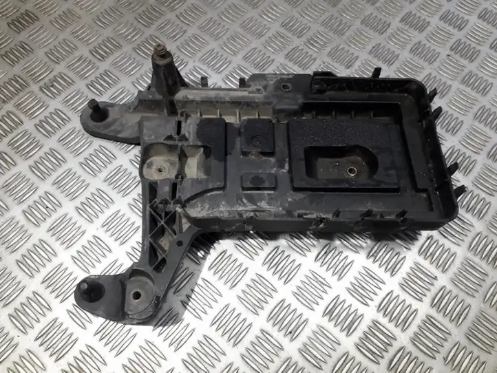 Volkswagen Golf Plus (2004 - 2008) 1K0915333C Крышка ящика аккумулятора — фото 1