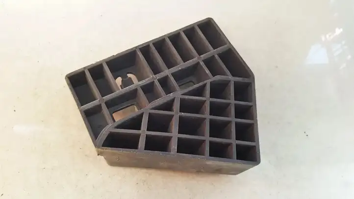 Toyota Avensis T250 (2003 - 2006)  6773205010 Другая внешняя деталь