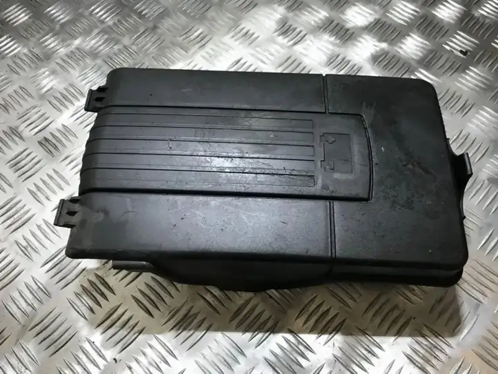 Volkswagen Golf V (2003 - 2009) 1K0915443A Крышка ящика аккумулятора — фото 1
