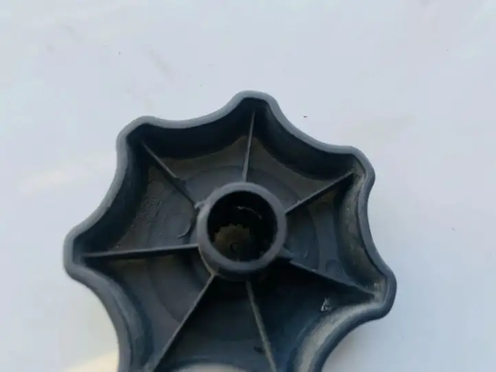 Mazda MPV (1999 - 2006) Прочие детали салона — фото 3