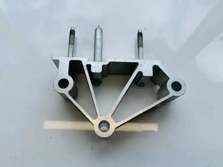 Volkswagen Jetta V (2005 - 2010)  1k1857821d Другая внешняя деталь