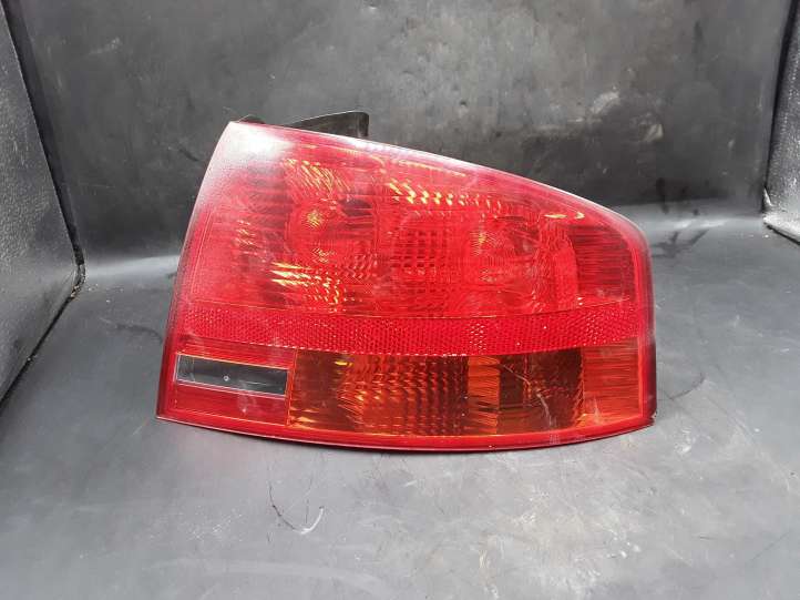 8E5945096 Audi A4 S4 B7 8E 8H Galinis žibintas kėbule