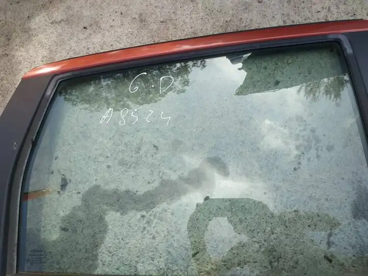 Nissan Note (E11) (2006 - 2014) Стекло задней двери — фото 2