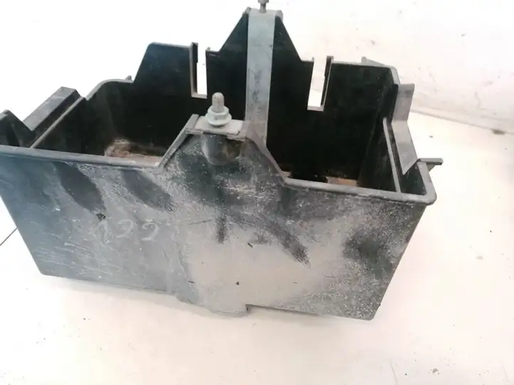 Mazda 2 (2003 - 2007) Ящик аккумулятора — фото 3