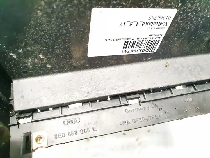 Audi A4 S4 B6 8E 8H (2000 - 2006) 8e0858005 Прочие детали салона — фото 2