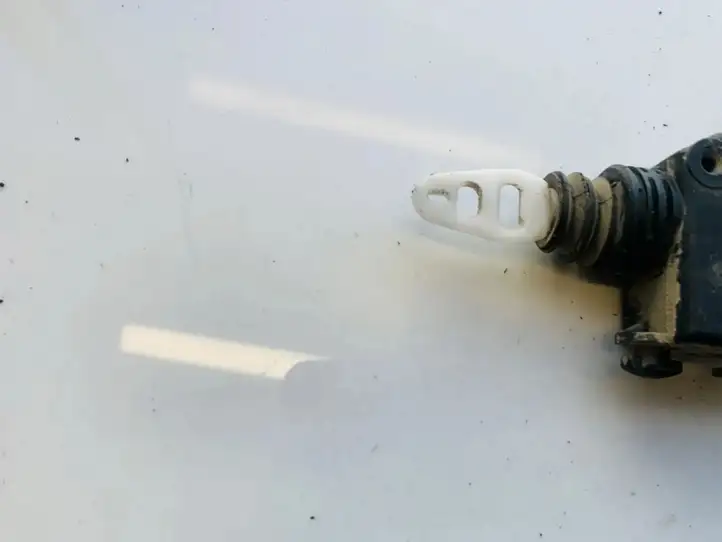 Fiat Doblo (2000 - 2009) Мотор центрального замка — фото 2