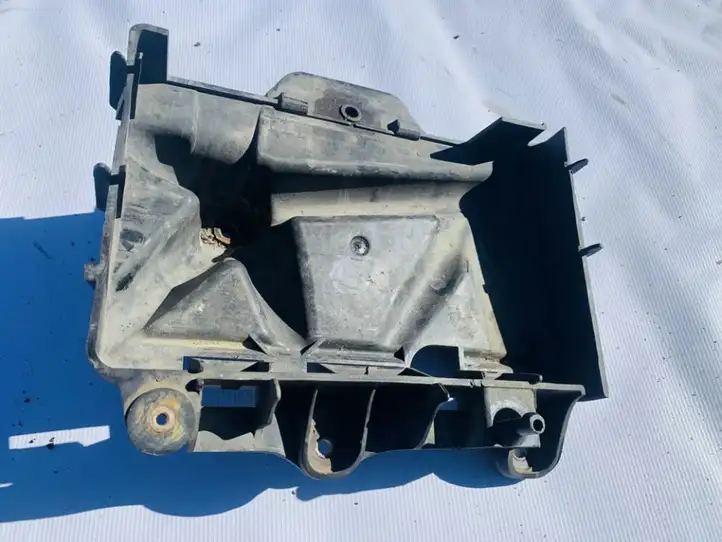 Volkswagen Fox (2005 - 2009) 6q0915331d Ящик аккумулятора — фото 1
