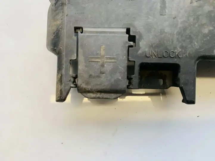 Opel Meriva B (2010 - 2014) 525230582 Крышка ящика аккумулятора — фото 3