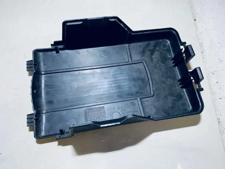 Volkswagen Golf V (2003 - 2009) 1k0915443a Крышка ящика аккумулятора — фото 2
