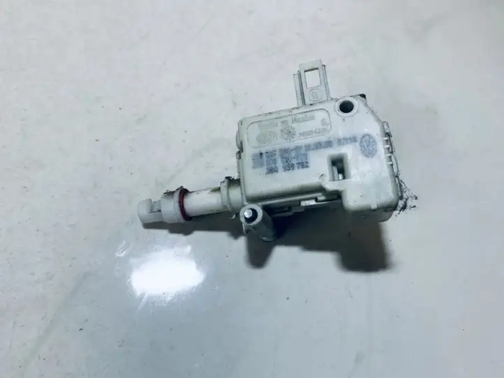 Volkswagen  New Beetle (1997 - 2005)  3B0959782 Двигатель центрально замка