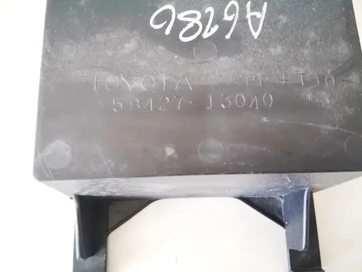 Toyota Corolla Verso E121 (2001 - 2004) 5842713040 Прочие внешние детали — фото 2