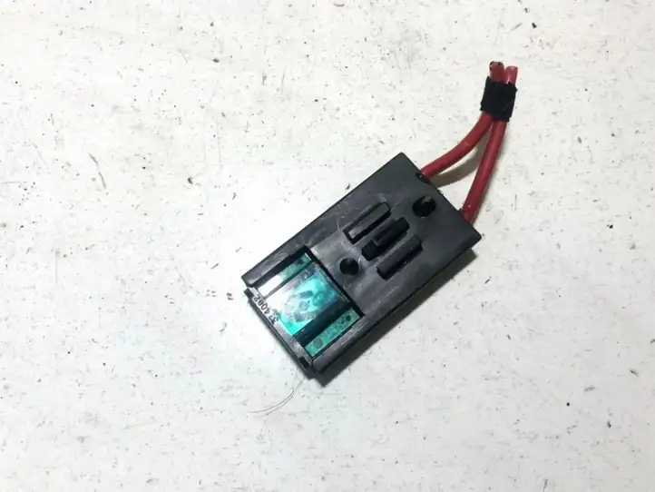 Audi A4 (2000 - 2006)  8a0937530 Предохранитель