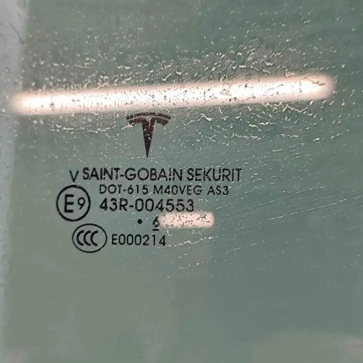 Tesla Model X (2015 - 2021) 105271700D Стекло задней двери — фото 6