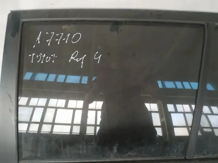 Toyota RAV 4 (XA20) (2000 - 2005) Стекло задней двери — фото 1