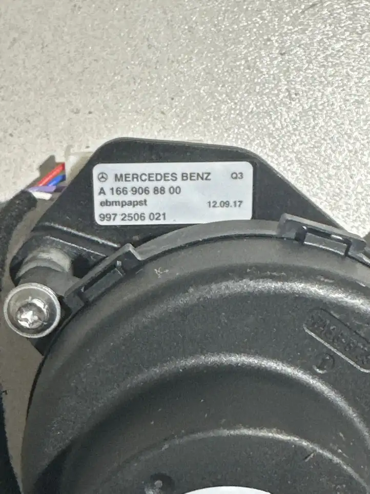 Mercedes-Benz GLE W166/C292 (2015 - 2019) A1669068800 Вентилятор охлаждения ЭБУ — фото 2