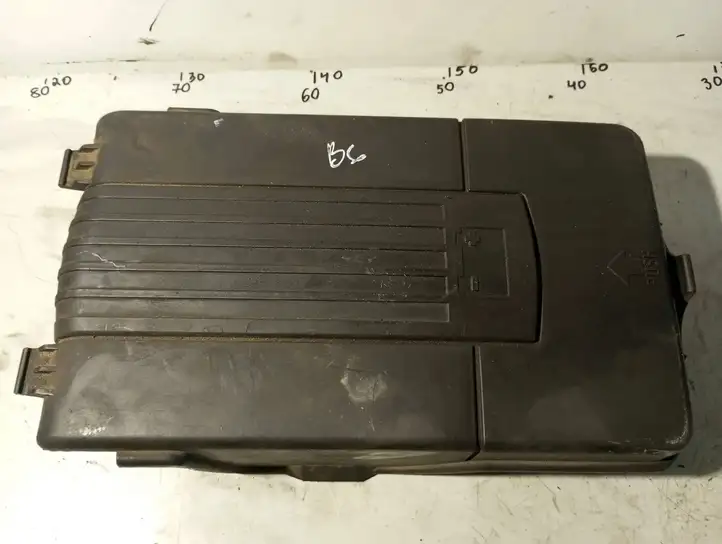 Volkswagen PASSAT B6 (2005 - 2010) 1K0915443C Крышка ящика аккумулятора — фото 1