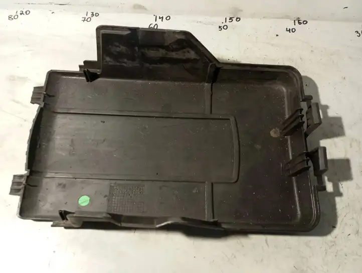 Volkswagen PASSAT B6 (2005 - 2010) 1K0915443C Крышка ящика аккумулятора — фото 2