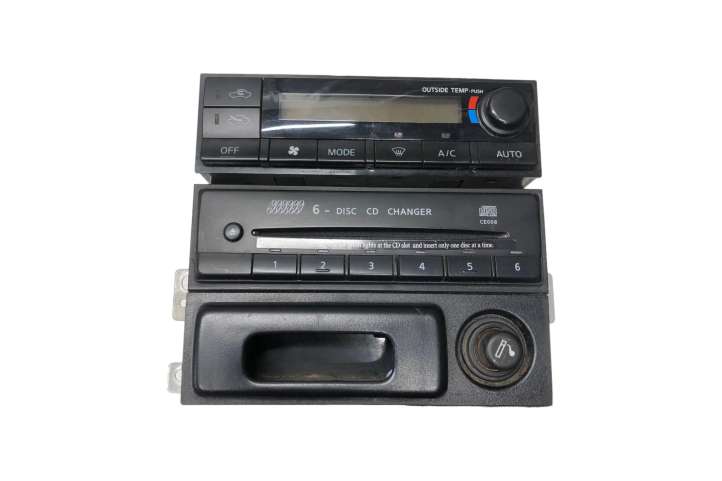 286908613 Nissan X-Trail T30 CD/DVD keitiklis