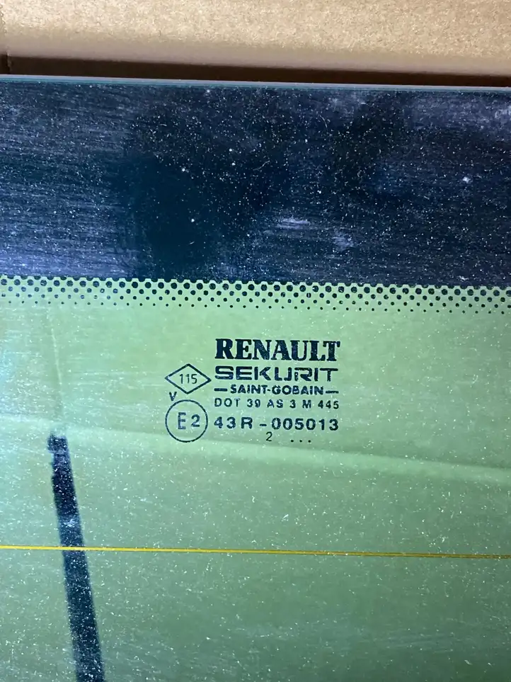 Renault Clio II (2001 - 2005) Заднее стекло — фото 2