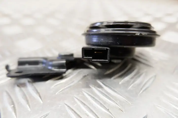 Toyota Yaris XP210 (2020 - ) 86560K0020 Звуковой сигнал — фото 2