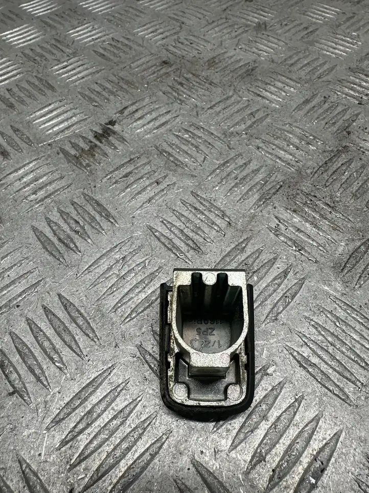 Nissan Qashqai (2010 - 2013) Накладка ручки задней двери — фото 2