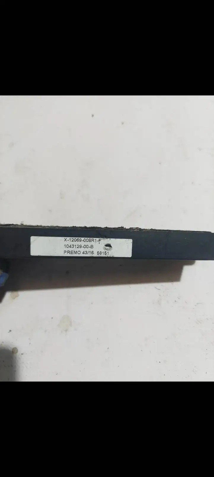 Tesla Model X (2015 - 2021) X12069008R1F Антенна системы Keyless — фото 1