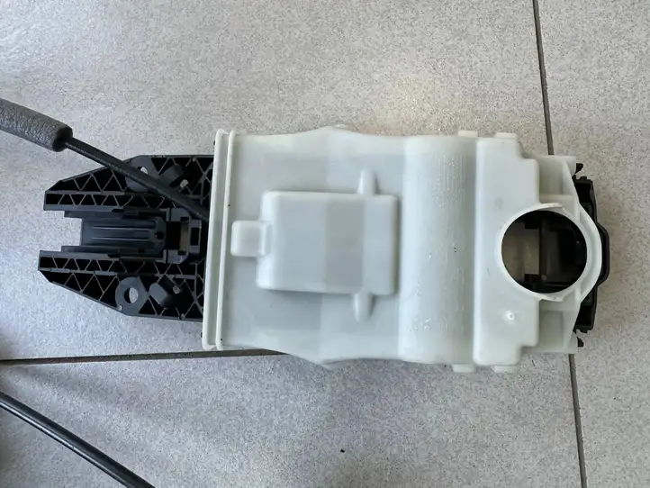 Skoda Kodiaq (2017 - ) 5TA839015E Замок задней двери — фото 2