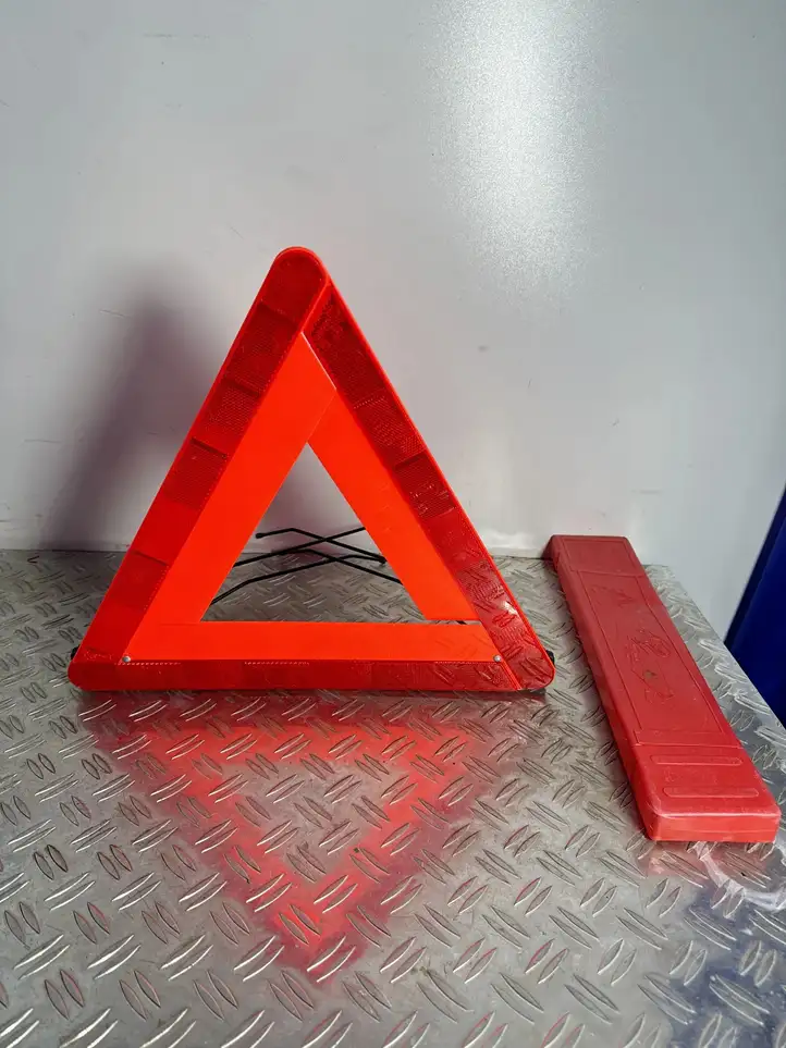 Infiniti FX (2008 - 2013) Аварийный знак — фото 1